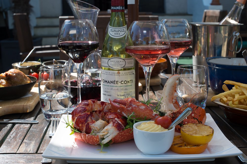 Dining at La Cloche The Carpenters Arms pub in Sunninghill near Ascot